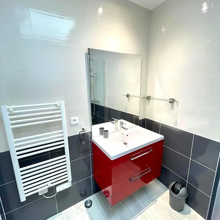 Les Colibris Maison Familiale Quartier Gare 招待所 莱萨布勒-多洛讷